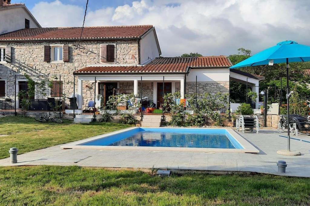Holiday Home For 8 People, Pool + Sea View Vilanija المظهر الخارجي الصورة