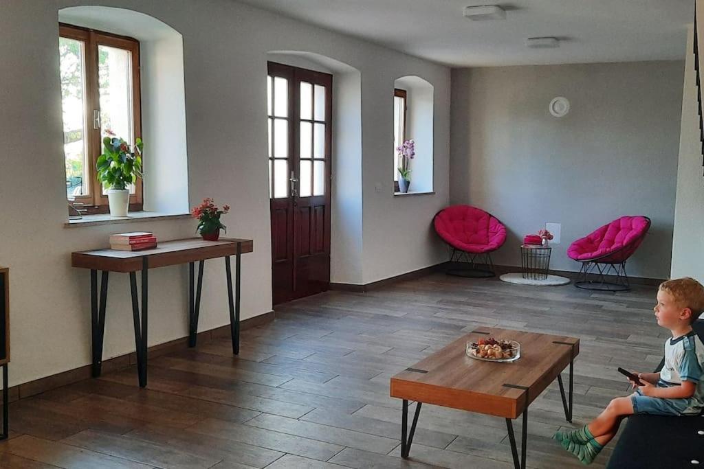 Holiday Home For 8 People, Pool + Sea View Vilanija المظهر الخارجي الصورة