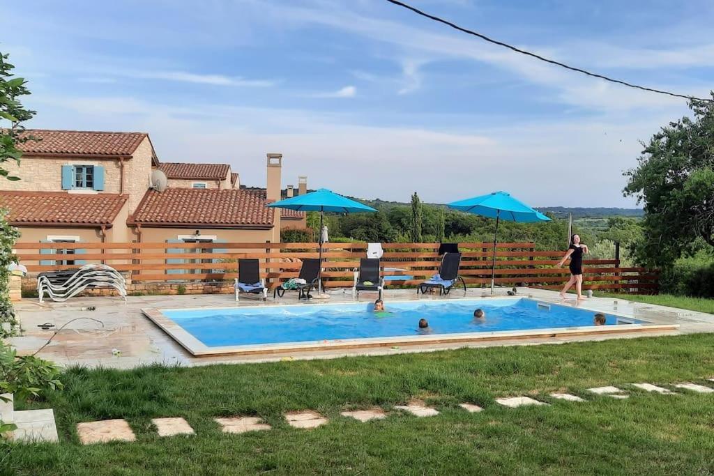 Holiday Home For 8 People, Pool + Sea View Vilanija المظهر الخارجي الصورة