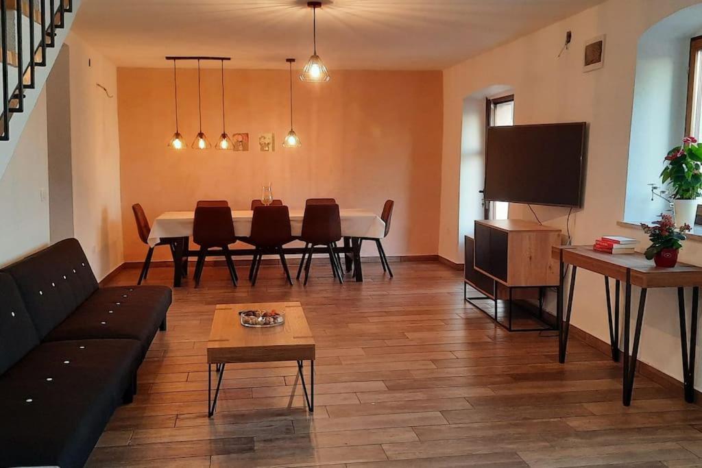Holiday Home For 8 People, Pool + Sea View Vilanija المظهر الخارجي الصورة