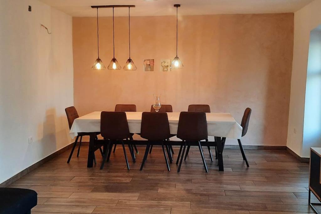 Holiday Home For 8 People, Pool + Sea View Vilanija المظهر الخارجي الصورة