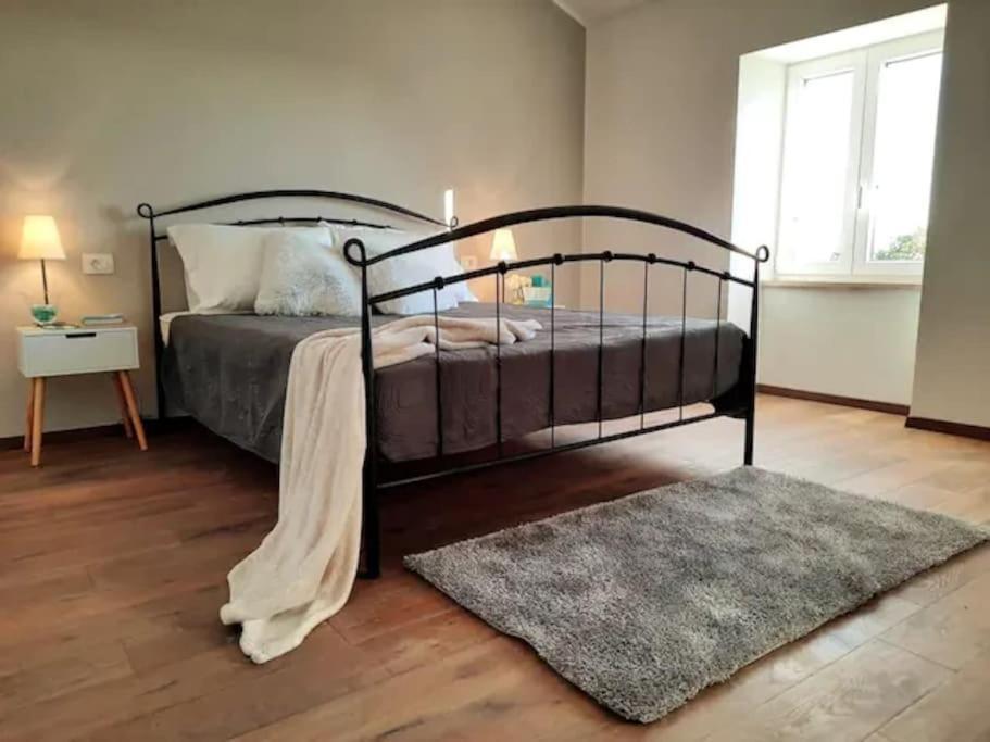 Holiday Home For 8 People, Pool + Sea View Vilanija المظهر الخارجي الصورة