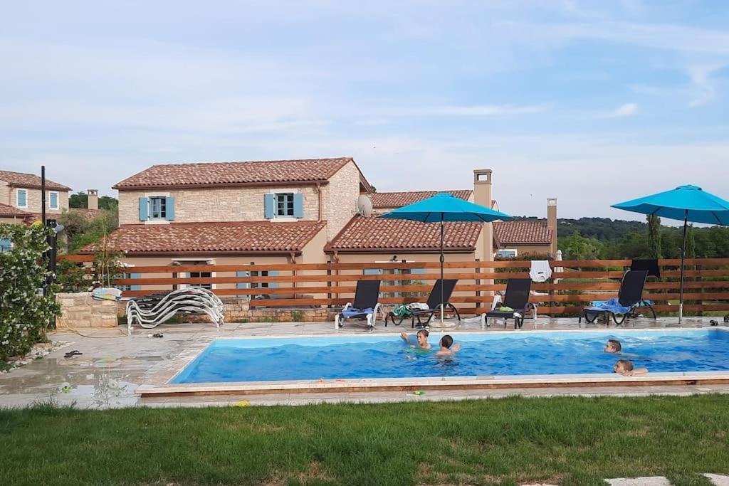 Holiday Home For 8 People, Pool + Sea View Vilanija المظهر الخارجي الصورة
